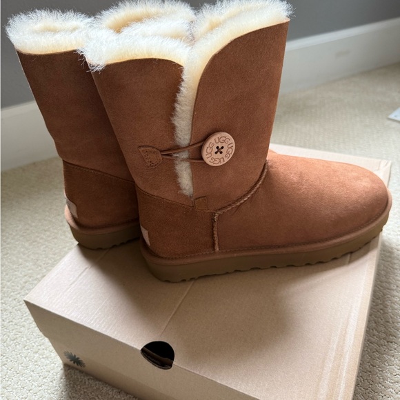 UGG Bailey Button II - Picture 3 of 9
